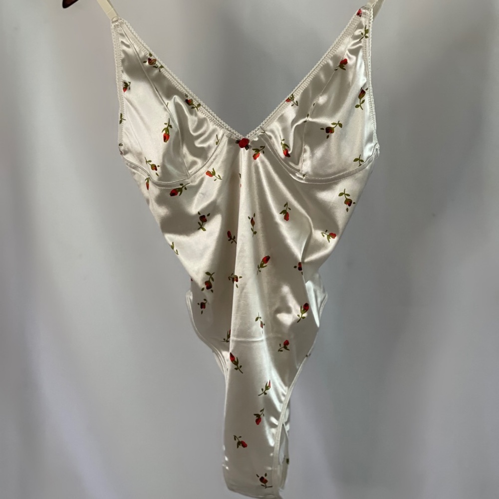 Soft and comfortable bodysuit 🌹